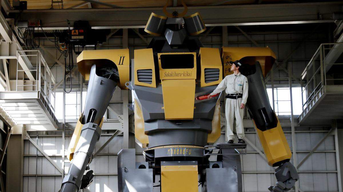У Японії показали робота-велетня для потреб армії: вражаючі фото