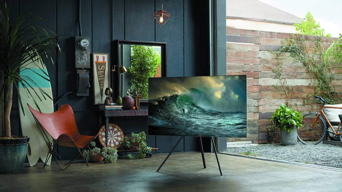 Samsung представила новые "умные" телевизоры QLED 2018: характеристики и цена