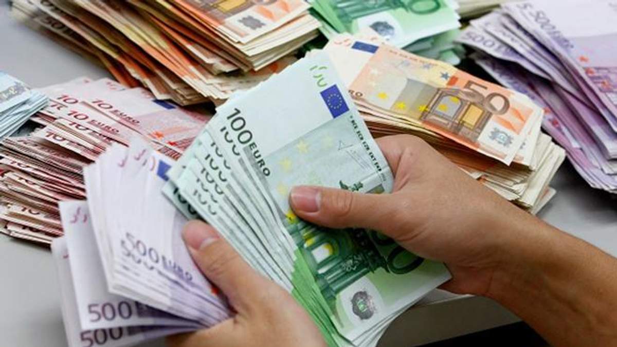 Шахраї виміняли 2 мільйони підроблених євро на біткойни