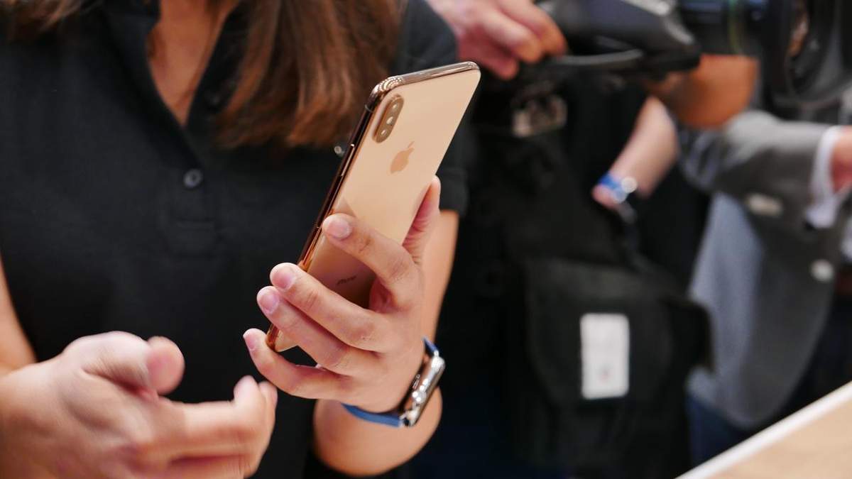 Украинцы вдвое меньше покупают iPhone Украинцы вдвое меньше покупают iPhone