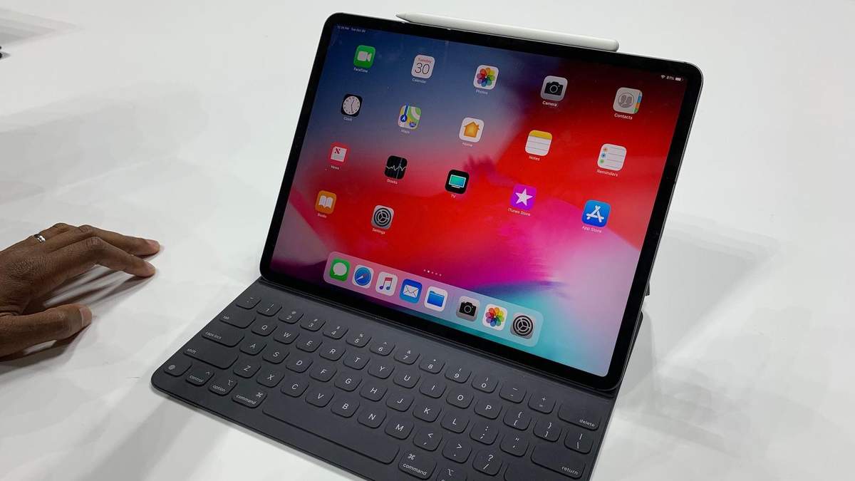 Неідеальний планшет: новий iPad Pro розламали навпіл