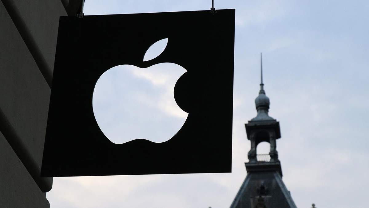 Apple знову представить три моделі iPhone Apple знову представить три моделі iPhone