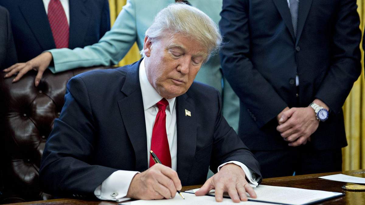 Трамп заборонив використовувати обладнання Huawei Трамп заборонив використовувати обладнання Huawei