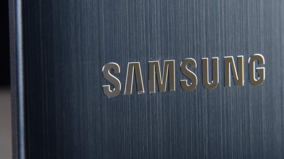 Samsung запатентувала незвичний смартфон Samsung запатентувала незвичний смартфон