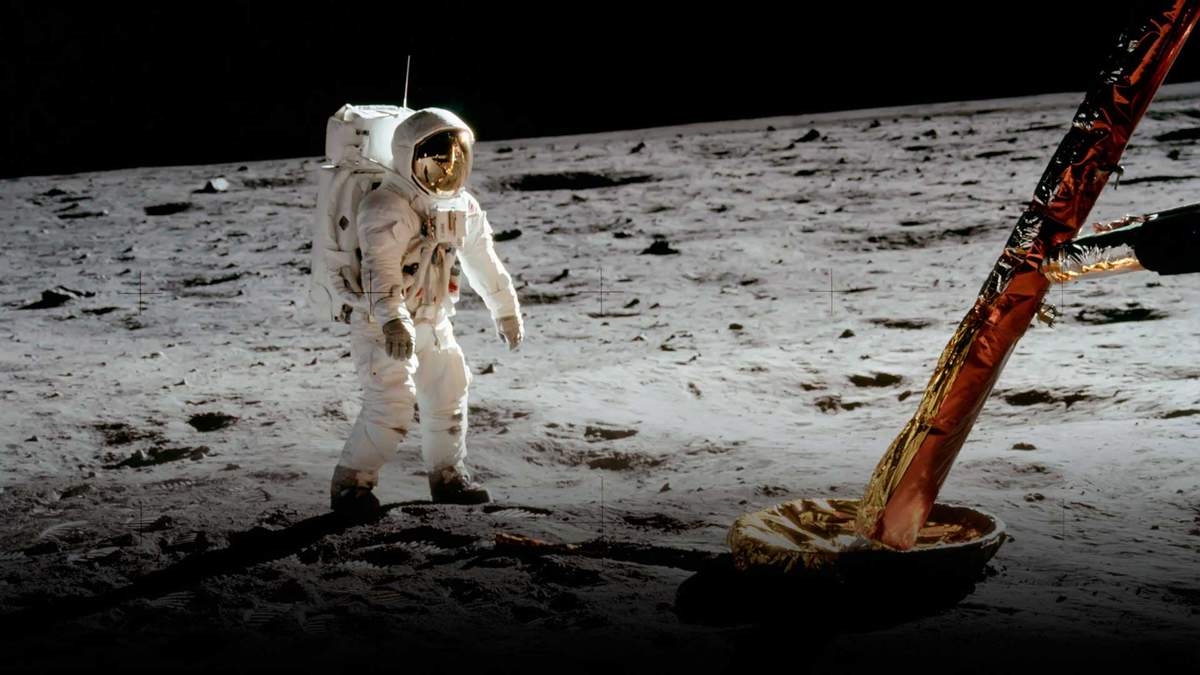 NASA планує вперше в історії відправити на Місяць жінку-космонавта NASA планує вперше в історії відправити на Місяць жінку-космонавта