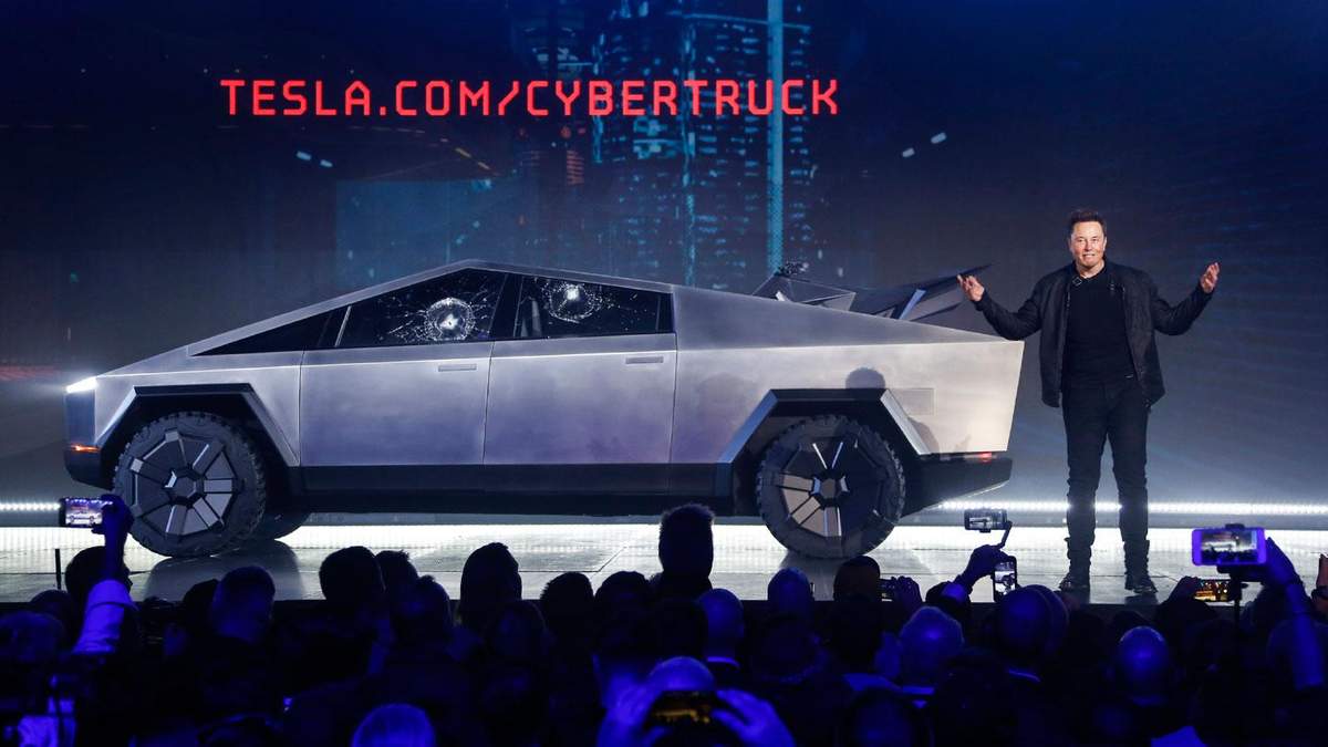 Во время презентации Tesla Cybertruck у пикапа треснуло бронированное стекло Во время презентации Tesla Cybertruck у пикапа треснуло бронированное стекло