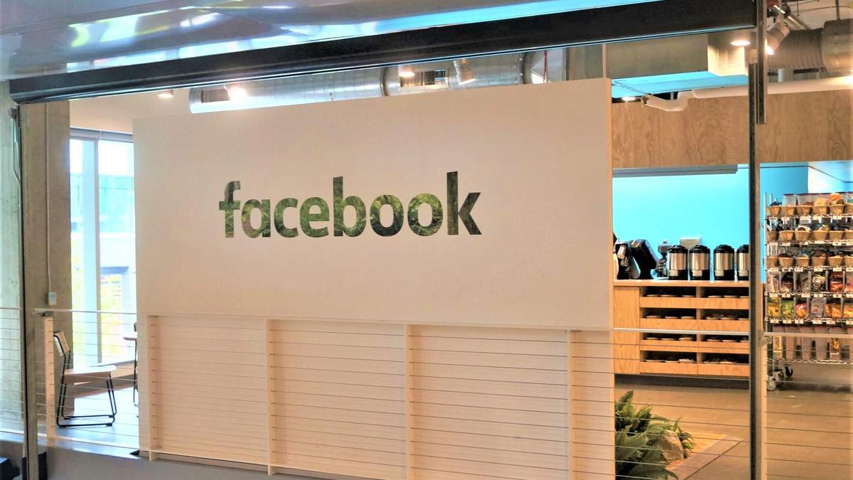 Facebook постепенно переходит на удаленную работу: преимущества для компании