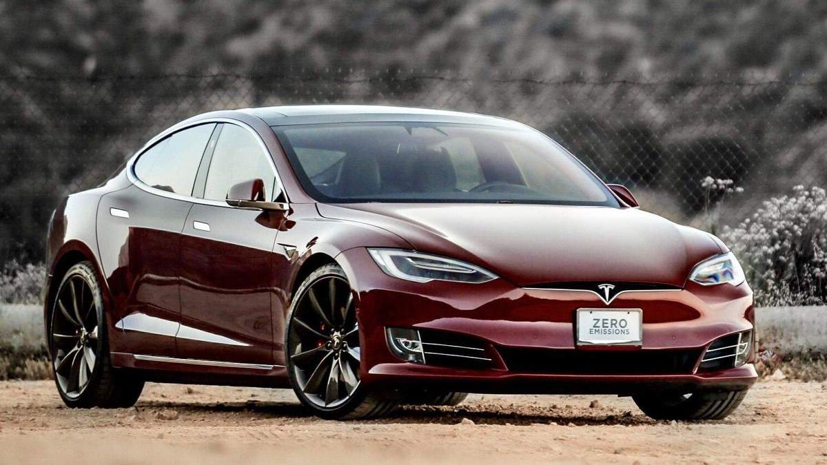 Tesla на автопилоте попала в аварию Tesla на автопилоте попала в аварию