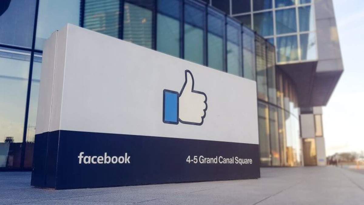 Facebook дозволив своїм співробітникам  працювати вдома до липня 2021