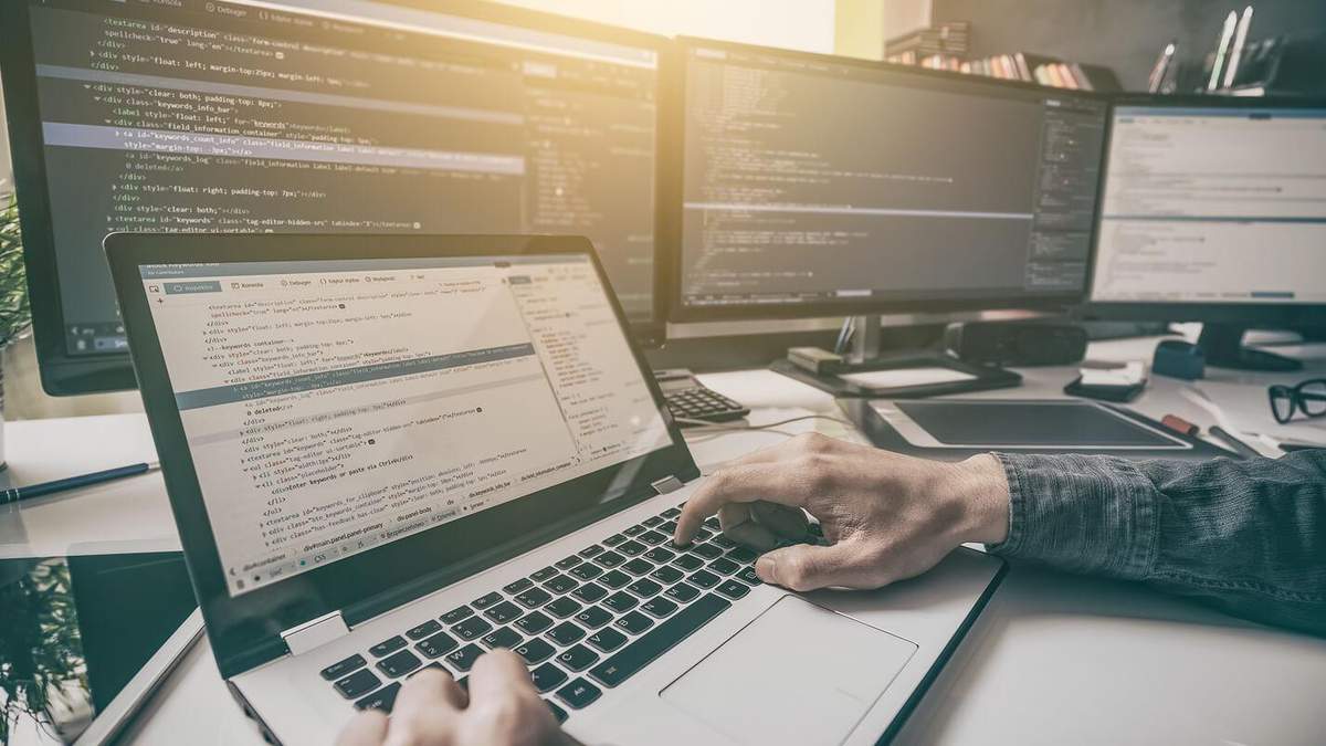 Після війни в IT-сферу: ветеранів АТО безкоштовно навчають програмування – відео Після війни в IT-сферу: ветеранів АТО безкоштовно навчають програмування – відео