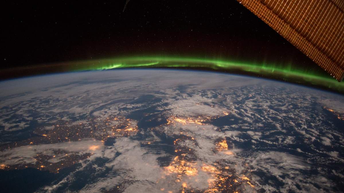 Астронавт NASA зняв приголомшливе відео Землі з борту Crew Dragon Астронавт NASA зняв приголомшливе відео Землі з борту Crew Dragon