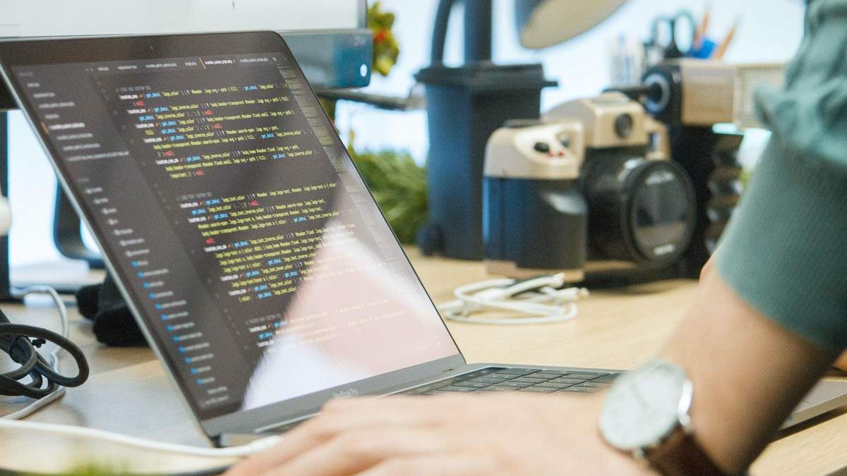 Як стати програмістом в Україні – курси для початківців, поради Як стати програмістом в Україні – курси для початківців, поради