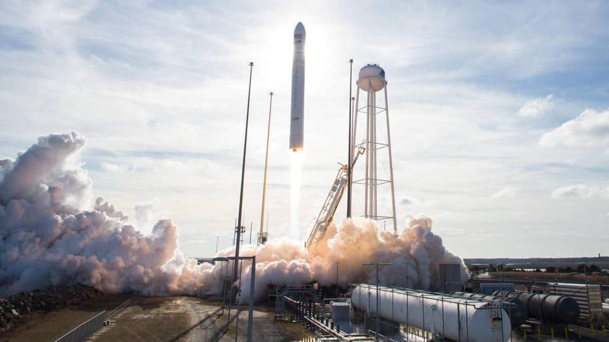 Українсько-американська ракета Antares вивела в космос корабель Українсько-американська ракета Antares вивела в космос корабель
