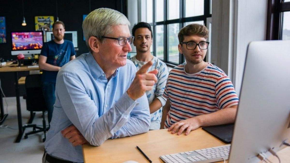 Apple розробляє зовнішню батарею на магнітах для iPhone Apple розробляє зовнішню батарею на магнітах для iPhone