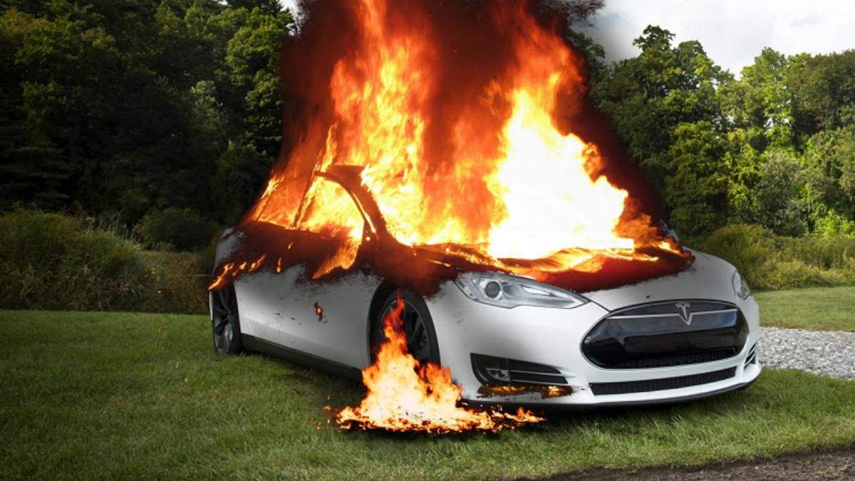 Tesla сгорела на мкад Tesla сгорела на мкад