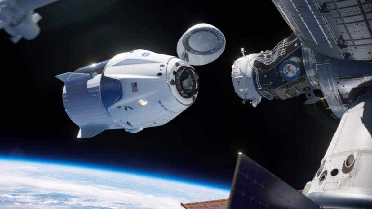 Корабель SpaceX з астронавтами NASA пристикувався до МКС