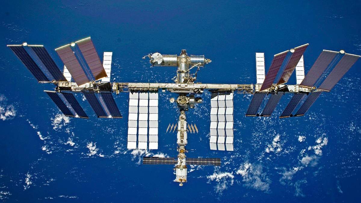 Астронавти NASA допоможуть шукати тріщини в російському сегменті МКС
