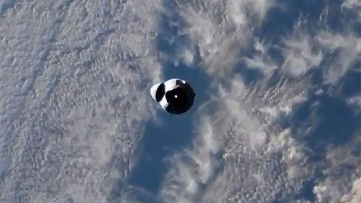 Корабель SpaceX Dragon успішно пристикувався до МКС