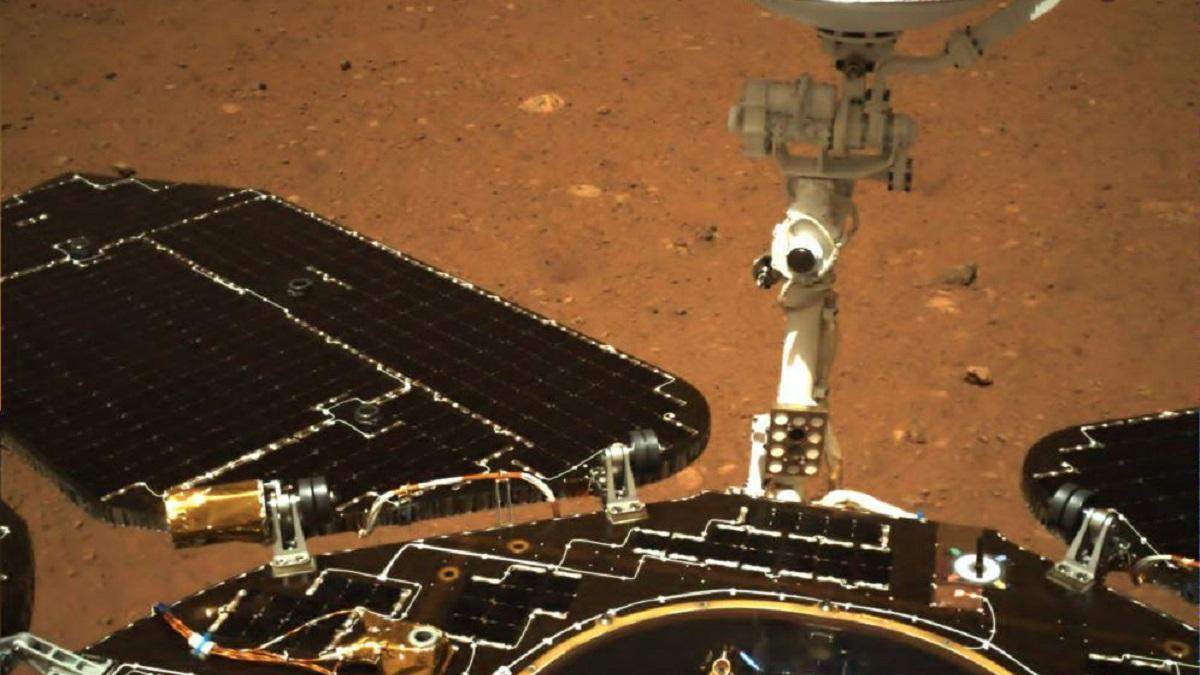 Китайський ровер Zhurong  на Марсі – фото NASA