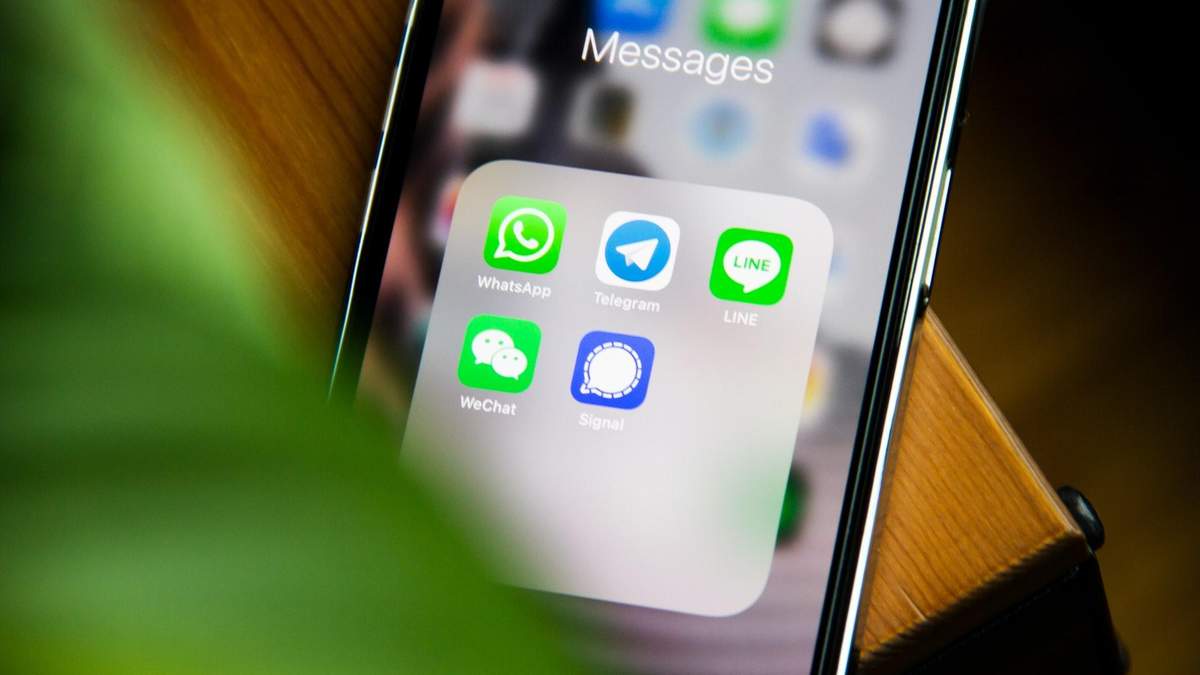 WhatsApp вбудує рекламу прямо у чати, формуючи її з ваших повідомлень