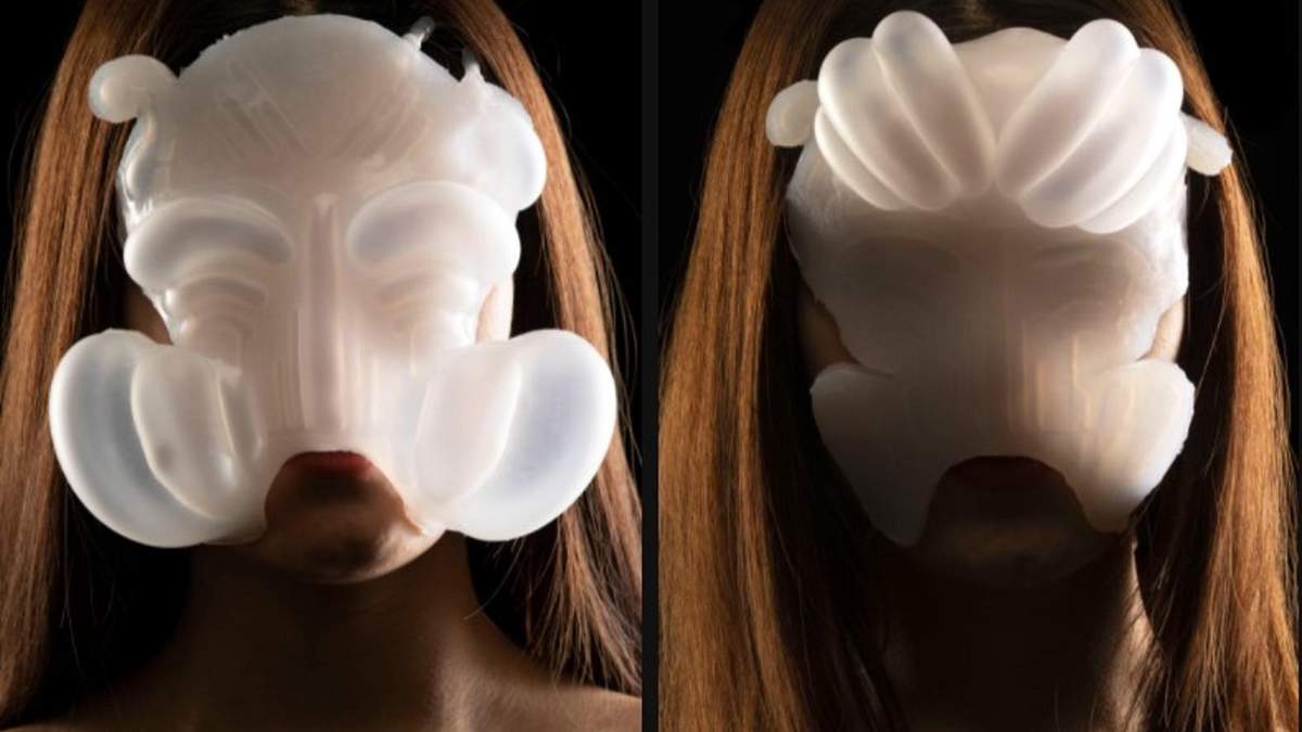 Создали странную маску, которая реагирует на поведение в интернете