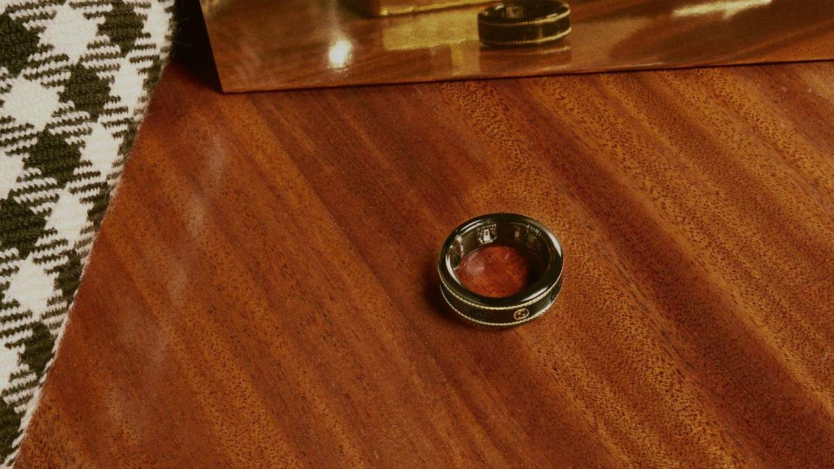 Gucci introduced a smart ring made of titanium and 18-karat gold
