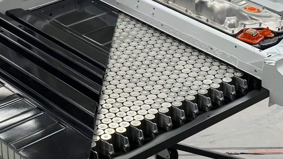 Tesla engineers have described a new type of battery with a service life of 100 years.
