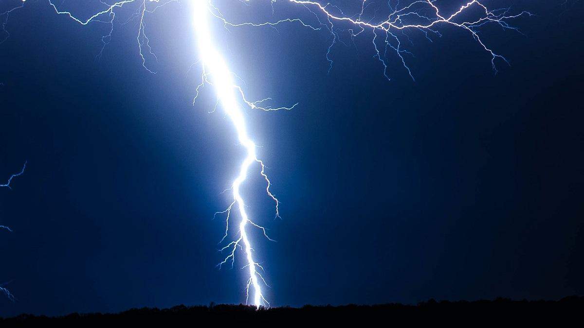 Physicists have learned to precisely direct lightning with a laser: how does it work?