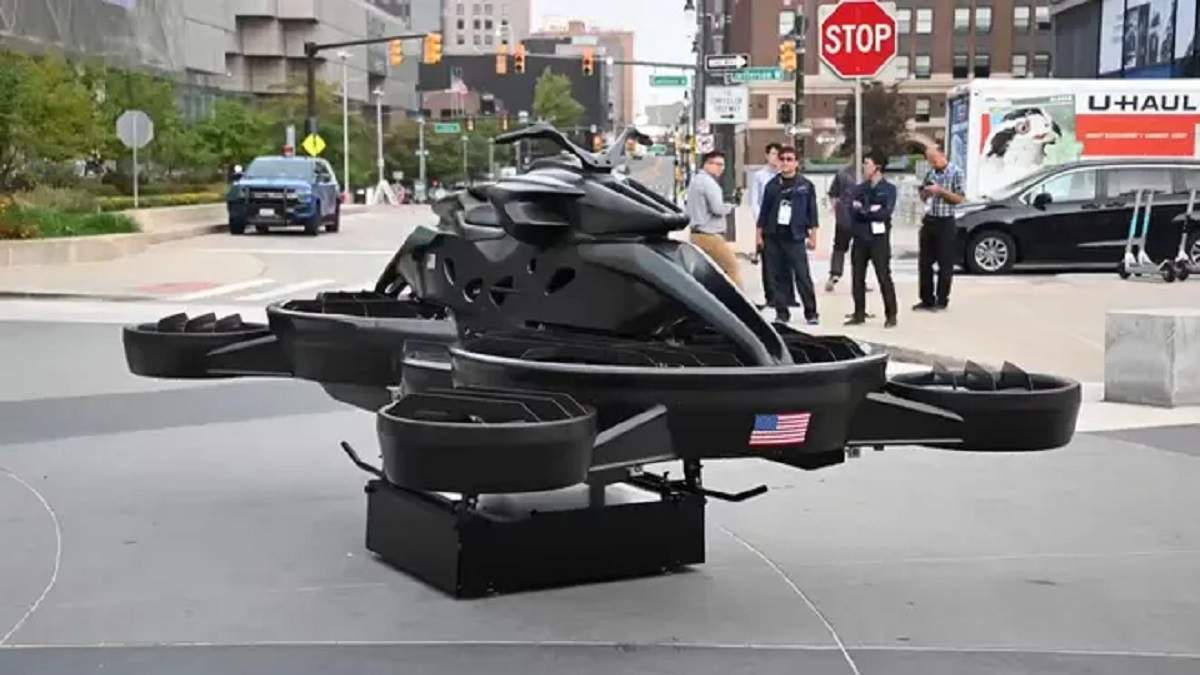Watch the futuristic XTURISMO flying motorcycle take off Watch the futuristic XTURISMO flying motorcycle take off