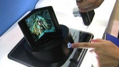 Инженеры Samsung изобрели дисплей, который складывается пополам
