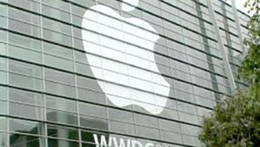 Глава Apple Стив Джобс представил новую онлайн систему iCloud