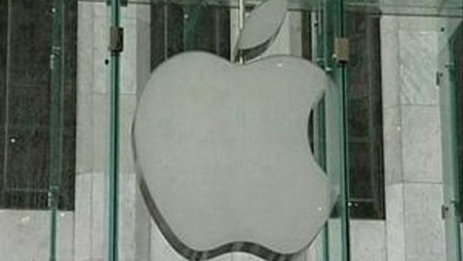 В первый день продаж iPhone 4S акции Apple установили рекорд