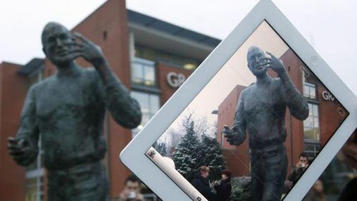 В Венгрии установили памятник Стиву Джобсу