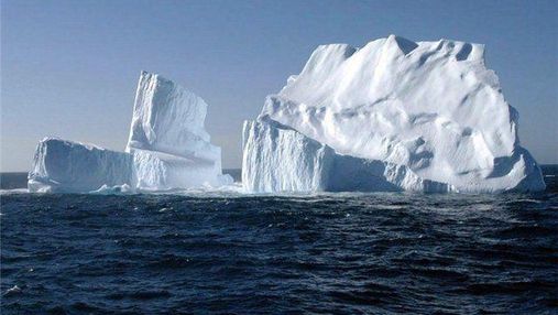 От ледника в Гренландии откололся огромный айсберг