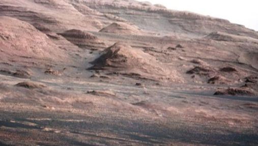 Curiosity прислав перші кольорові фото високої роздільної здатності