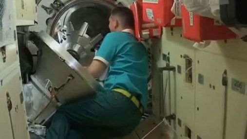 Космонавты с МКС вернулись на Землю