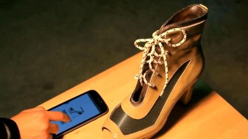 Литовцы представили "умную" женскую обувь, что способна изменять оформление