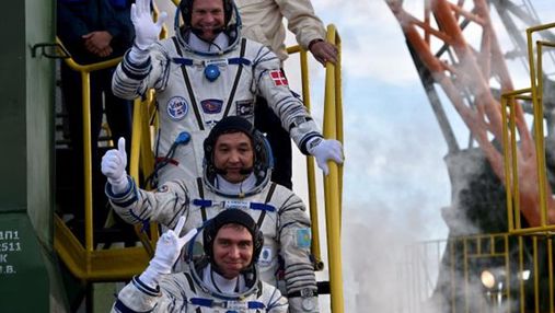 В космос полетели еще три астронавта