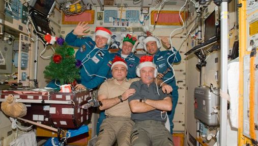 Різдво прийшло у космос: кумедні фото астронавтів