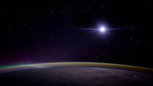 Как выглядит восход Луны с космической станции: невероятное фото от NASA