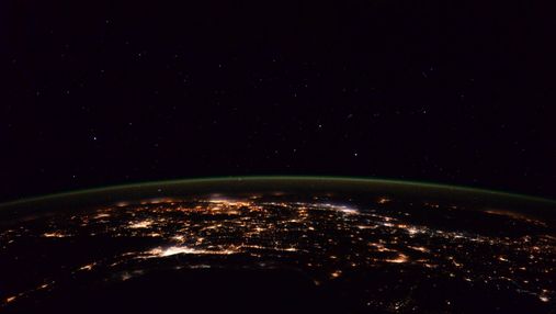 NASA показало красивое фото ночной Земли из космоса