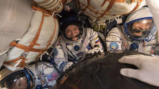 Троє космонавтів успішно повернулись на Землю з МКС: відео