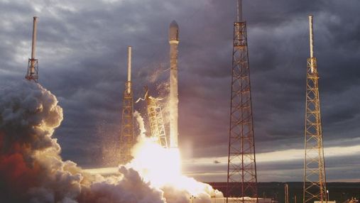 В мережі з'явилось відео ДТП, яке сталось через видовищний запуск Falcon 9 Ілона Маска
