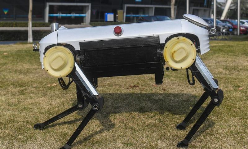 Китайские инженеры представили "четверолапого" работа на имя Цзюеин: фото
