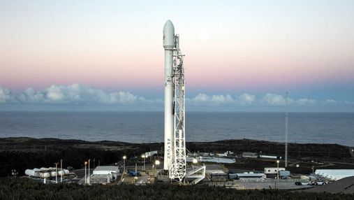 Запуск Falcon 9 с спутниками для раздачи Интернета перенесли: Маск назвал причину