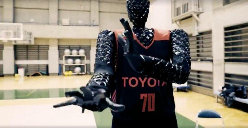 Японці створили робота-баскетболіста, який виконує кидки не гірше професійних гравців