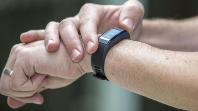 ТОП-5 недорогих фитнес-трекеров, которые могут спасти жизнь
