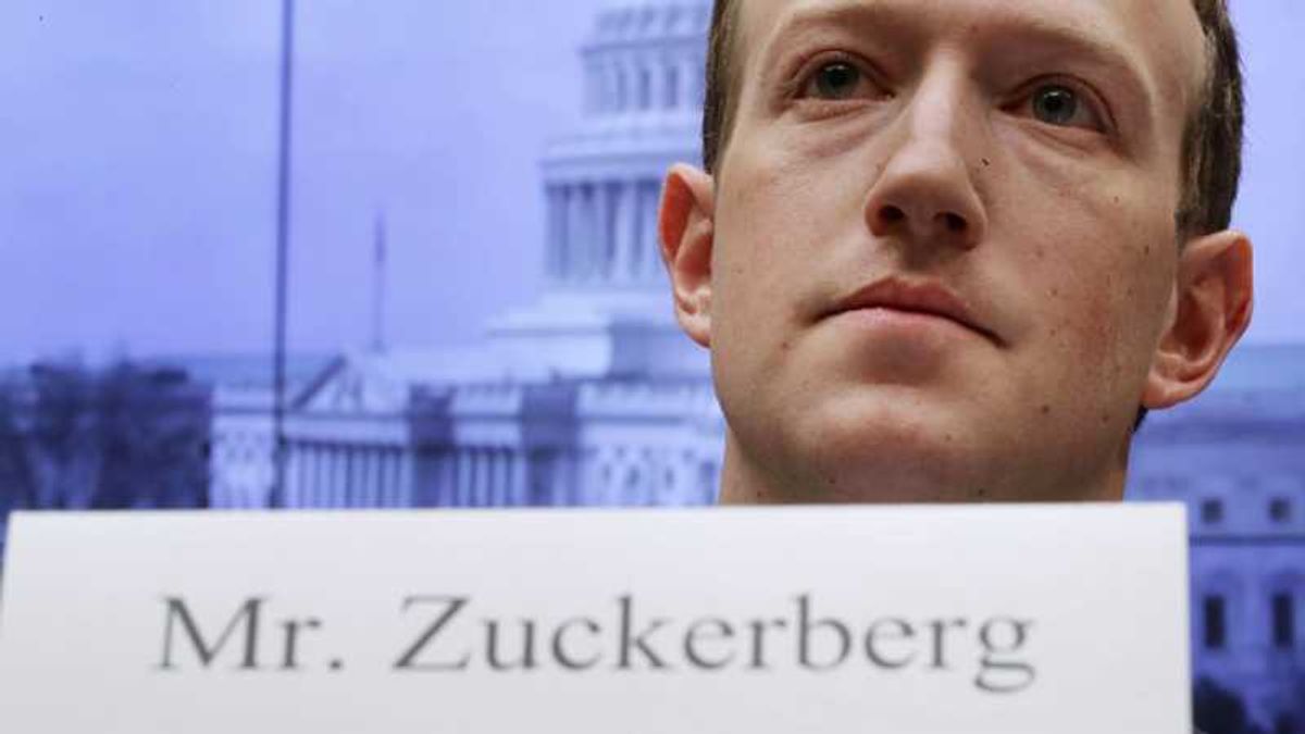 Скандал із Facebook: Цукерберг зізнався, що його особисті дані також були "злиті"