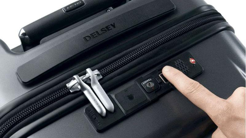 Французы представили "умный" чемодан