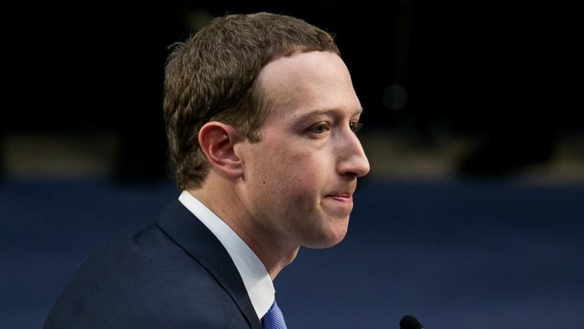 Цукерберга пригласили выступить в Европарламенте из-за утечки данных в Facebook